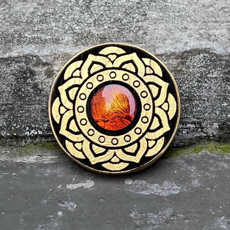 Broszka mandala bursztyn czarny dąb srebro pozłacane Galeria bursztyn Tadeusz Dobkowski 4159.jpg