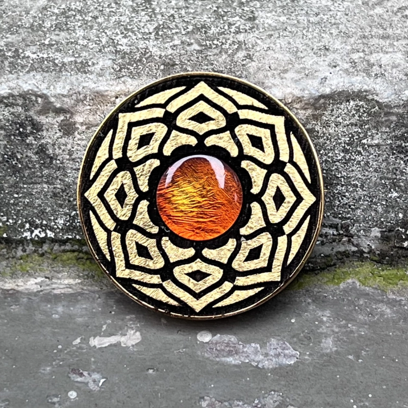 Broszka mandala bursztyn czarny dąb srebro pozłacane Galeria bursztyn Tadeusz Dobkowski 4164.jpg