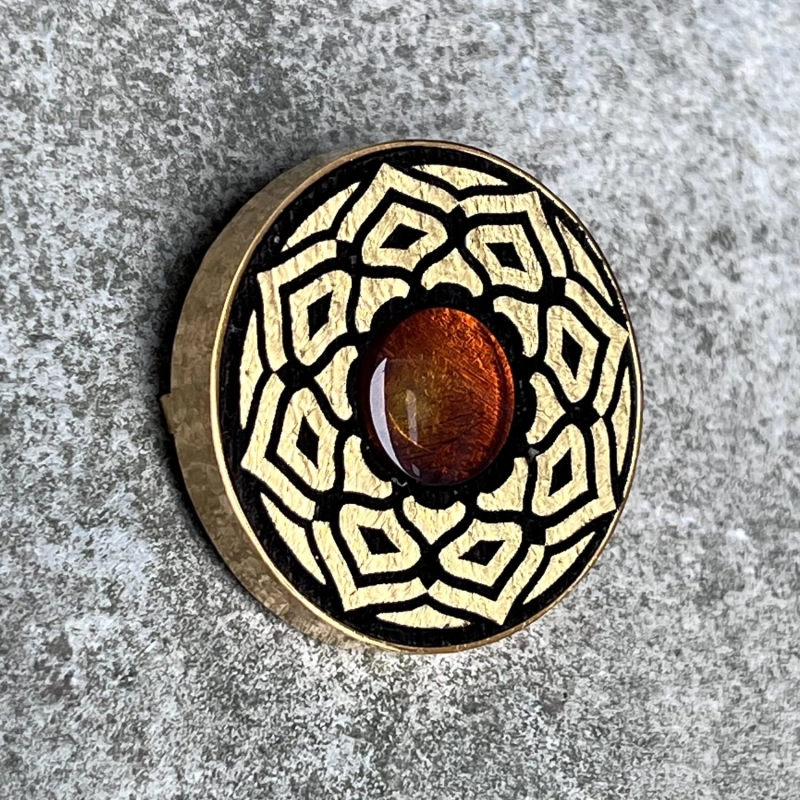 Broszka mandala bursztyn czarny dąb srebro pozłacane Galeria bursztyn Tadeusz Dobkowski 4167.jpg