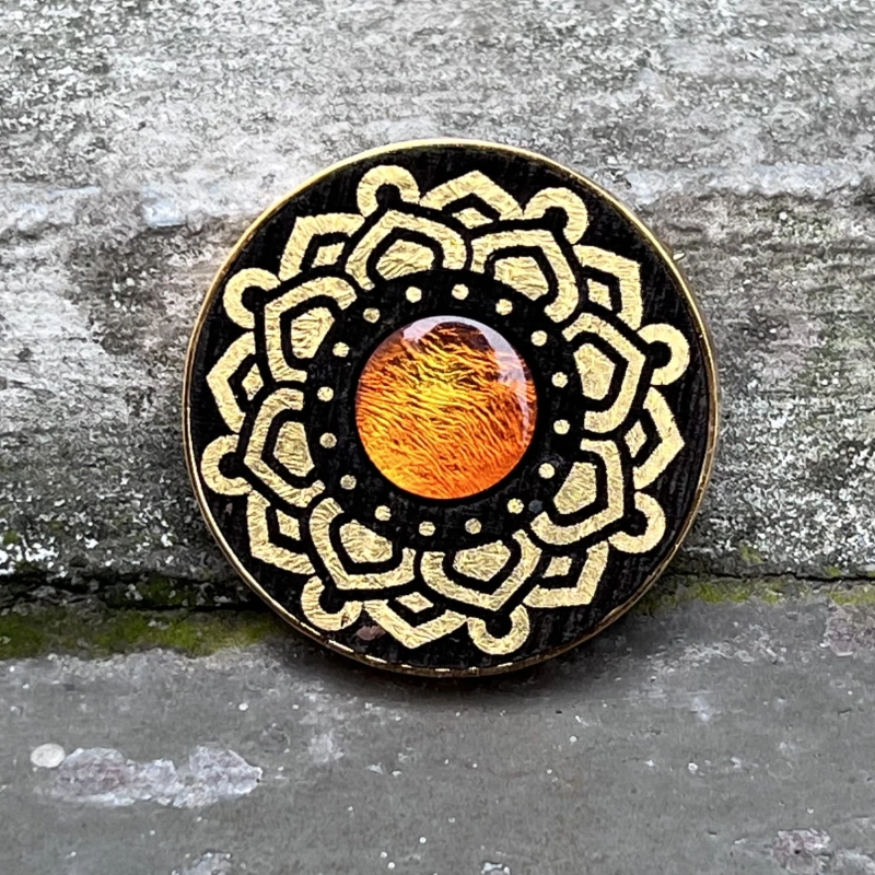 Broszka mandala bursztyn czarny dąb srebro pozłacane Galeria bursztyn Tadeusz Dobkowski 4172.jpg