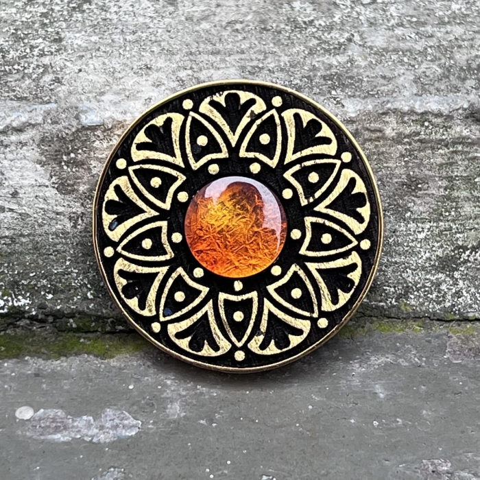 Broszka mandala bursztyn czarny dąb srebro pozłacane Galeria bursztyn Tadeusz Dobkowski 4176.jpg