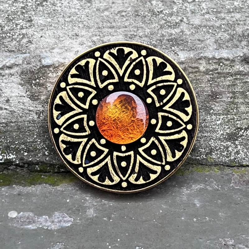 Broszka mandala bursztyn czarny dąb srebro pozłacane Galeria bursztyn Tadeusz Dobkowski 4176.jpg