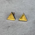 Kolczyki trójkąty z bursztynem czarnym dębem i srebrem pozłacanym sztyft 8510