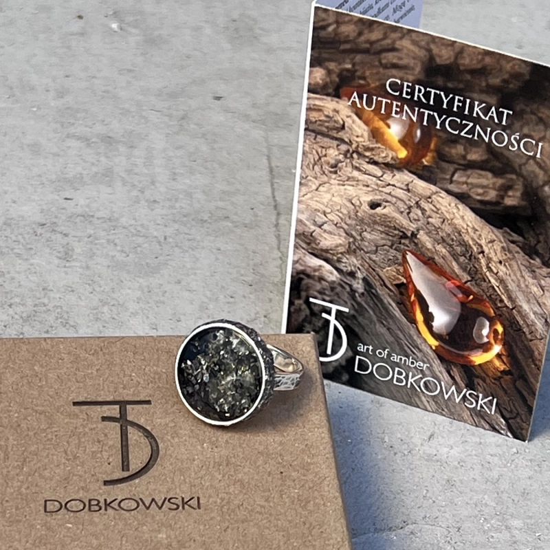 Pierścionek w srebrze z zielonym bursztynem Galeria bursztyn Tadeusz Dobkowski 8652.jpg