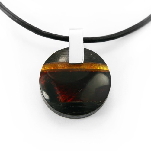 Wisiorek okrągły z czarnym bursztynem, srebrem i czarnym dębem 4560