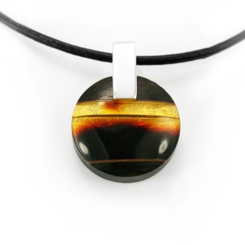 Wisiorek okrągły z bursztynem, czarnym dębem i srebrem 4565