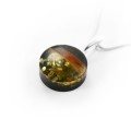 Wisiorek okrągły z zielonym bursztynem, srebrem i czarnym dębem  4710