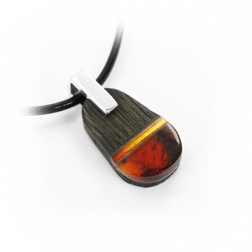 Wisiorek owalny w srebrze z bursztynem i czarnym dębem 5171