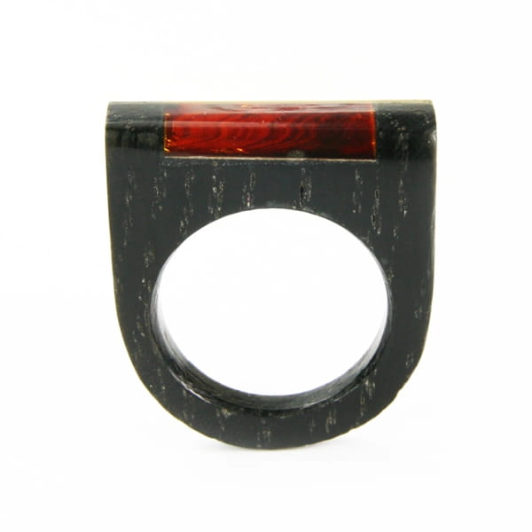 Pierścionek Galeria Bursztyn Tadeusz Dobkowski czarny dąb amber wood drewno 9805.jpg