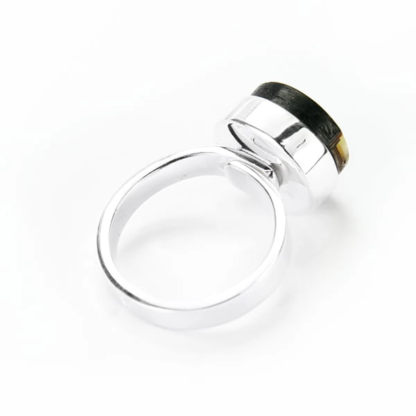 Pierścionek Galeria Bursztyn Tadeusz Dobkowski czarny dąb srebro okrągły regulowany amber wood silver 3578.jpg