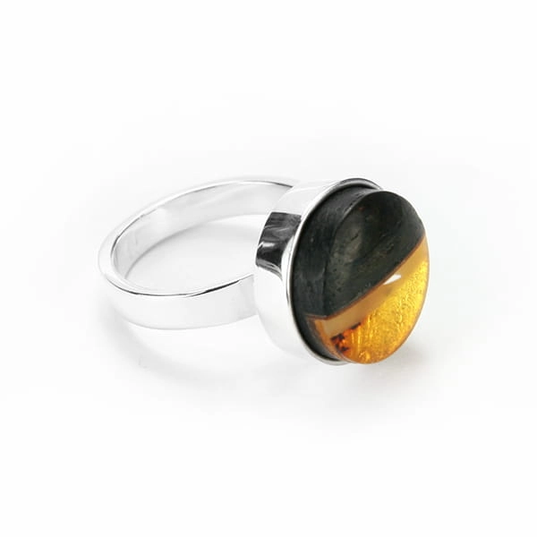 Pierścionek Galeria Bursztyn Tadeusz Dobkowski czarny dąb srebro okrągły regulowany amber wood silver 3590.jpg