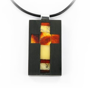 Wisiorek krzyżyk prostokątny bursztyn czarny dąb srebro 5764