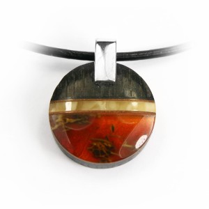 Wisiorek okrągły SunSet z bursztynem czarnym dębem w srebrze 6153