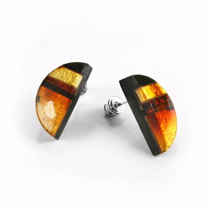 Kolczyki półokrągłe na sztyft z bursztynem srebrem i czarnym dębem Galeria Bursztyn Tadeusz Dobkowski 6368.jpg
