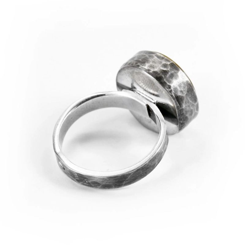 Pierścionek srebrny okrągły bursztyn czarny dąb amber wood silver Galeria Bursztyn Tadeusz Dobkowski 6425.jpg