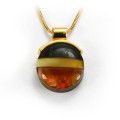 Wisiorek bursztyn bałtycki, srebreo 925  pozłacane, drewno czarny dąb, okrągły  7035