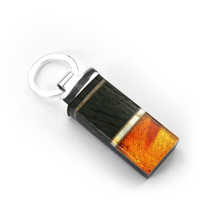 Pendrive, brelok z bursztynem 64GB, czarnym dębem, srebrem próby 925, Galeria Bursztyn Tadeusz Dobkowski 7124.jpg