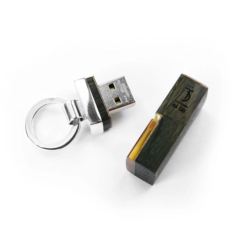 Pendrive, brelok z bursztynem 64GB, czarnym dębem, srebrem próby 925, Galeria Bursztyn Tadeusz Dobkowski 7126.jpg