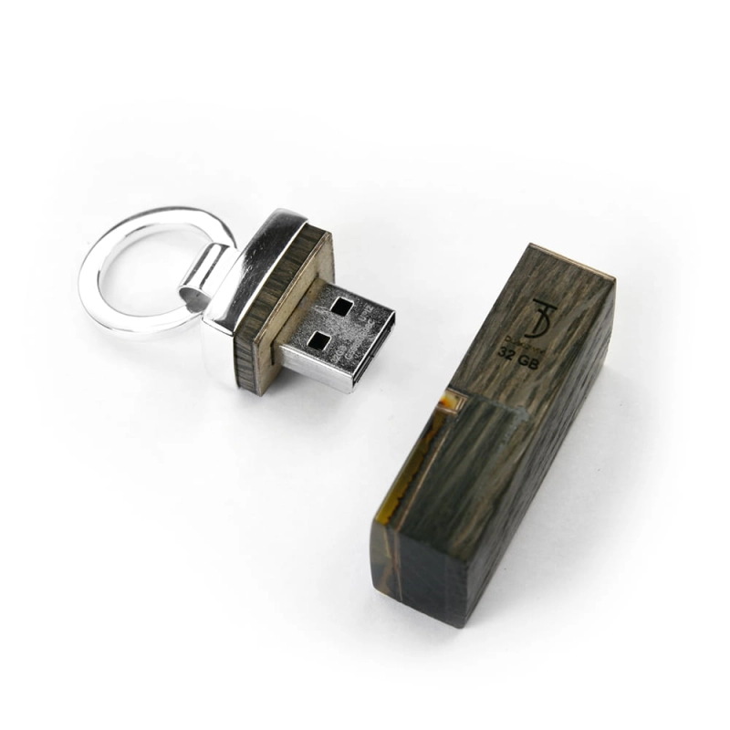 Brelok, pendrive 32GB z bursztynem, srebrem i czarnym dębem 7151.jpg