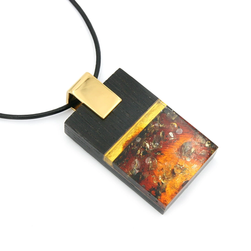 Wisiorek prostokątny z bursztynem srebrem pozłacanym czarnym dębem, Galeria Bursztyn Tadeusz Dobkowski 8799o.jpg