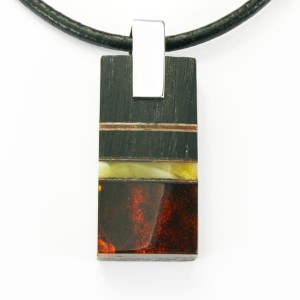 Wisiorek prostokątny z bursztynem, srebrem i czarnym dębem  9751