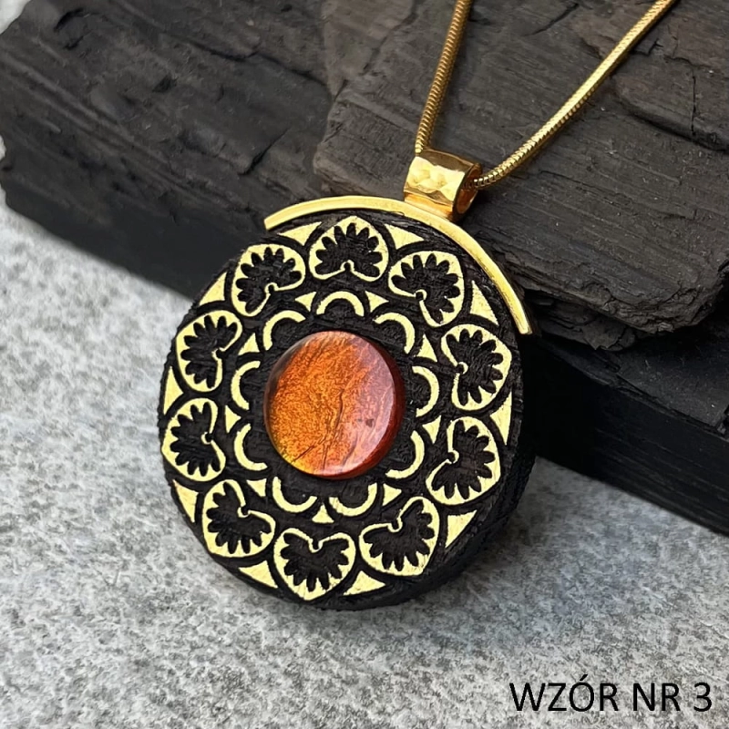 Mandala bursztyn srebro pozłacane złoto płatkowe 23 karatowe Galeria Bursztyn Tadeusz Dobkowski WZÓR 3IMG_8441.jpg