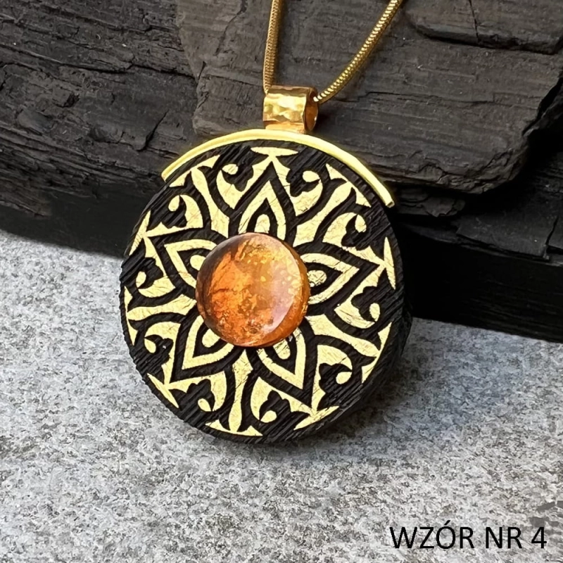 Mandala bursztyn srebro pozłacane złoto płatkowe 23 karatowe Galeria Bursztyn Tadeusz Dobkowski WZÓR 4 IMG_8442.jpg