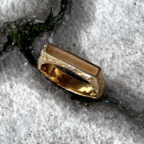 Pierścionek sygnetowy srebrny pozłacany z bursztynem unisex 2839